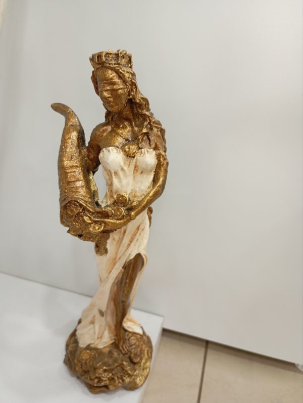 Estatua diosa de la fortuna