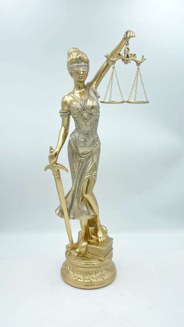 Estatua diosa de la justicia