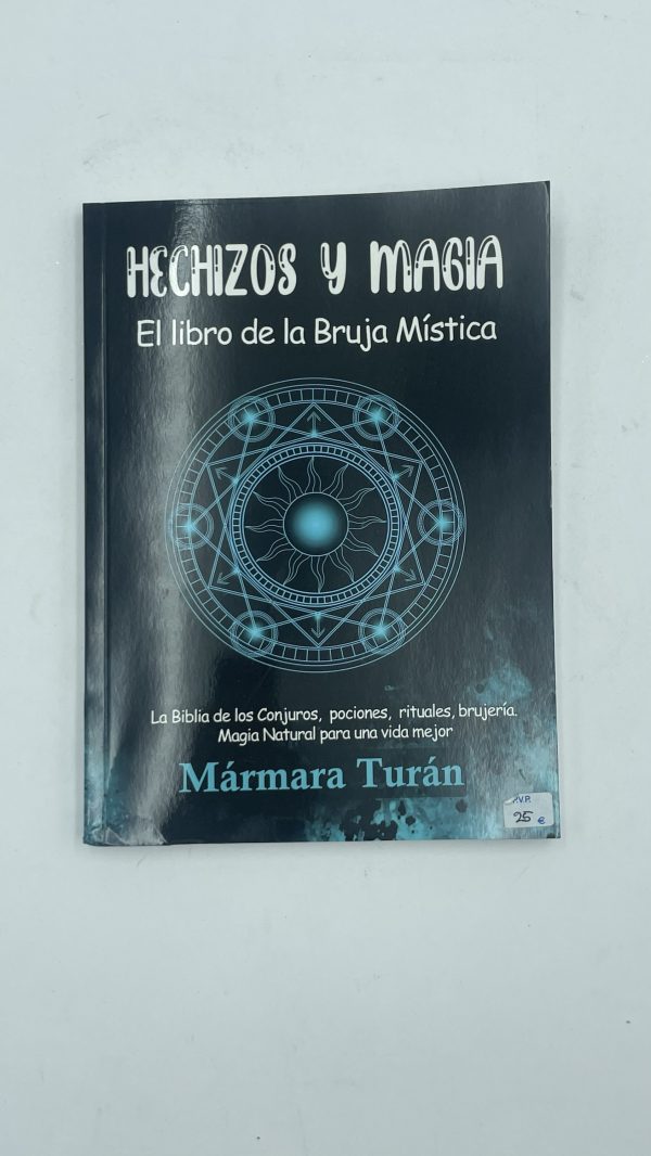 Libro “Hechizos y magia, el libro de la bruja mística”