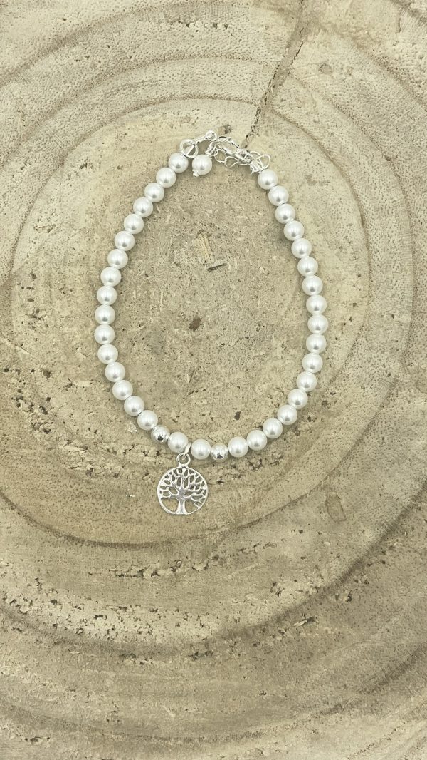 Pulsera de perlas con árbol