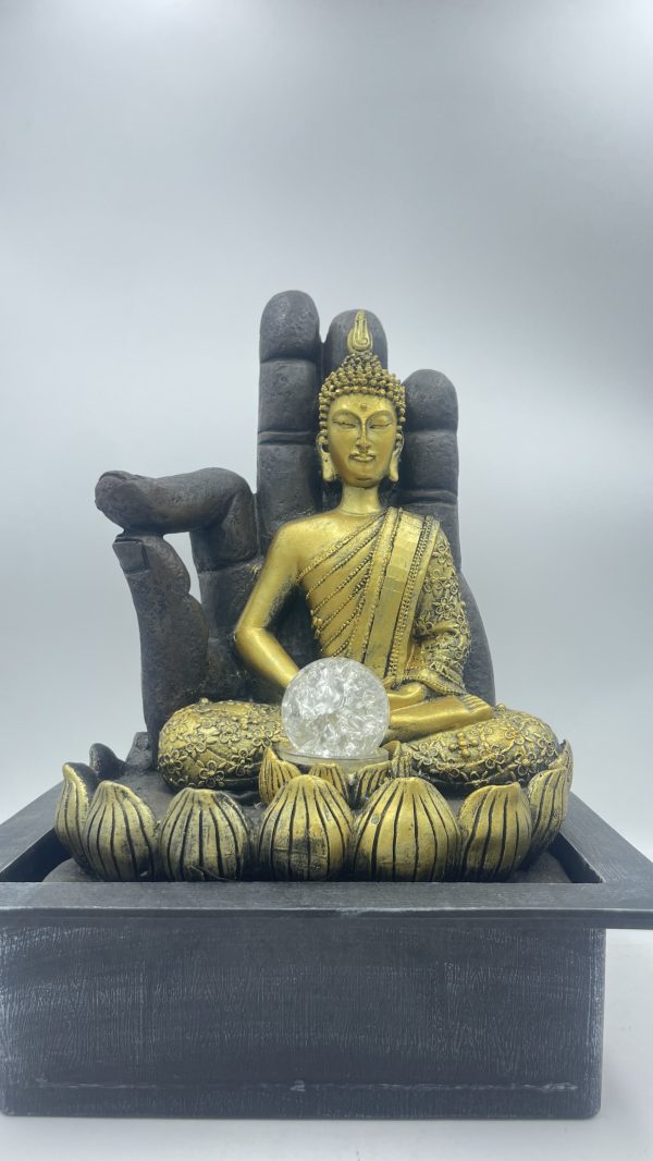 Buda y esfera de agua