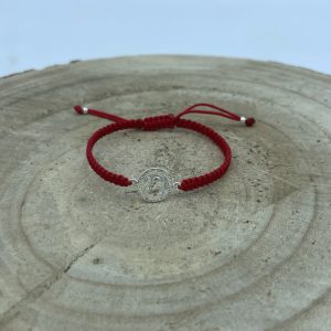 Pulsera medalla San Benito en macramé