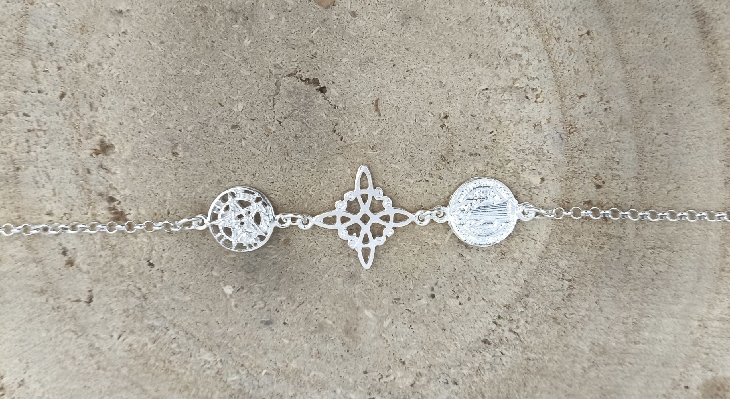 Pulsera triple protección