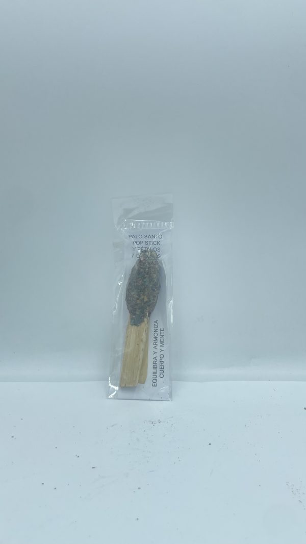 Palo Santo con pétalos