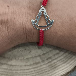 Pulsera de macramé roja con Virgen del Rocío en plata de ley, ajustable