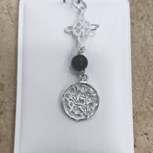 Colgante triple protección (nudo de bruja, turmalina y Tetragramatón)