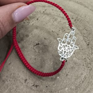 Pulsera de macramé roja con mano de Fátima en plata de ley
