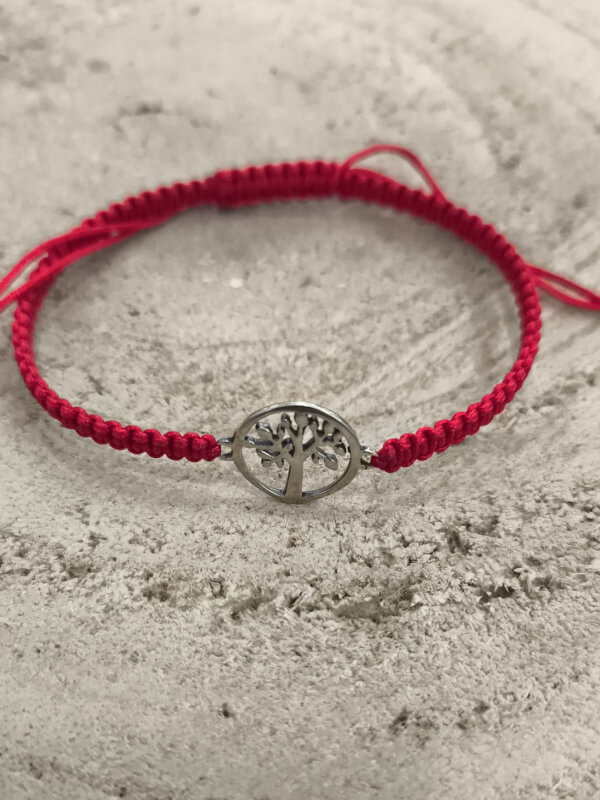 Pulsera de macramé roja con el árbol de la vida en plata de ley