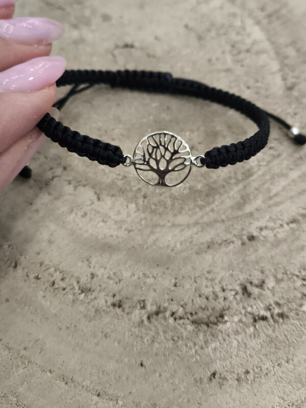 Pulsera de macramé negra con el árbol de la vida en plata de ley