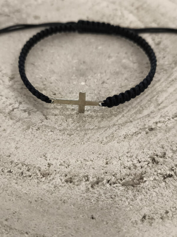 Pulsera de macramé negra con el infinito en plata de ley