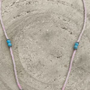 Colgante de cuarzo rosa, turquesa y coral de la India