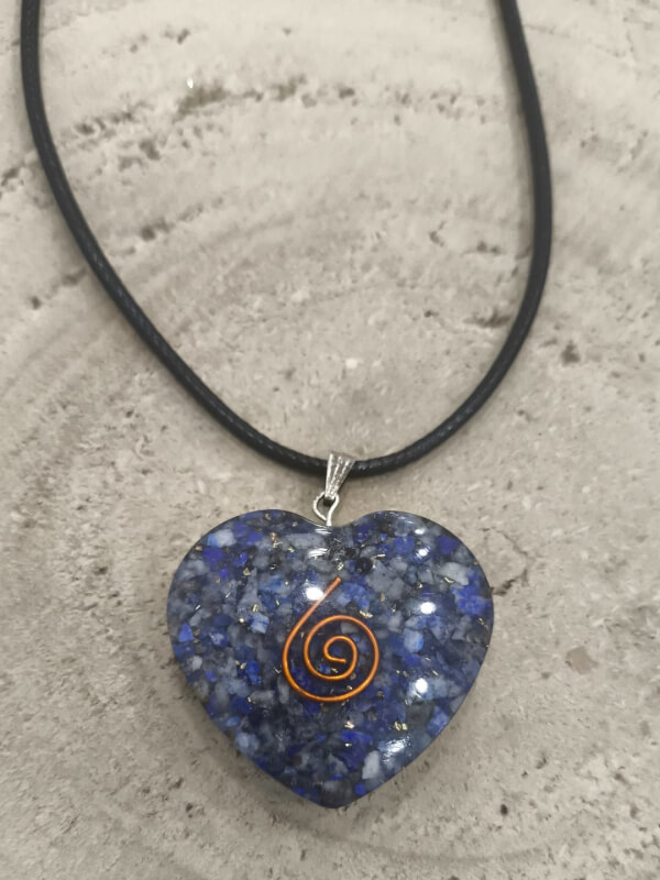 Colgante de organita con lapislázuli