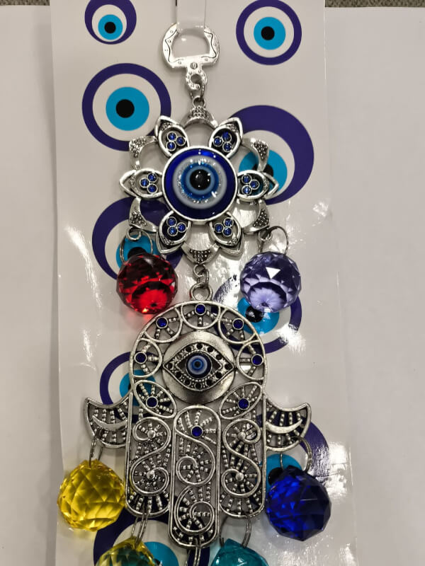 Ojo turco con mano de Fátima y cristales de feng shui