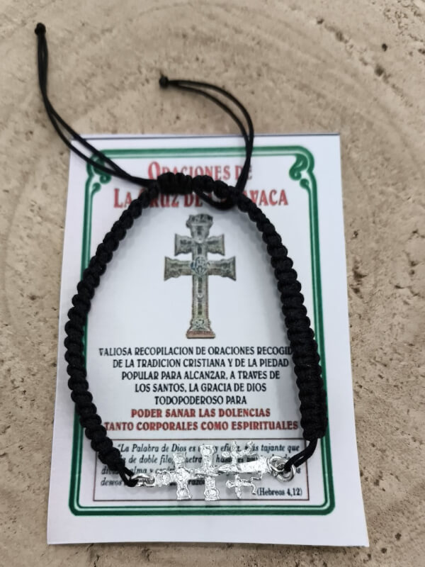 Pulsera cruz de Caravaca de plata de ley en macramé negro
