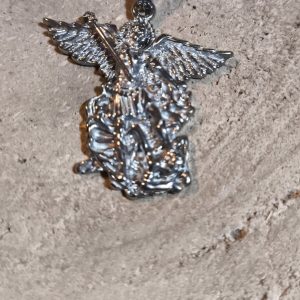 Colgante del Arcángel San Miguel en acero