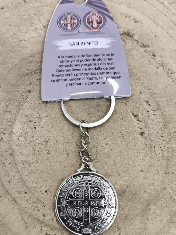 Llavero medalla de San Benito