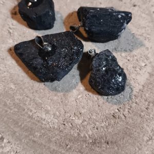 Colgante turmalina negra en bruto