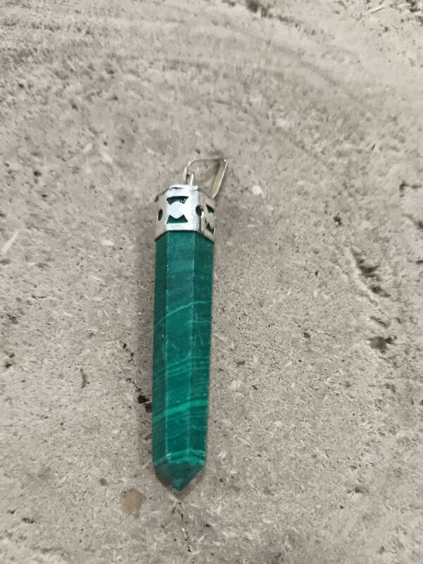 Colgante de malaquita en acero