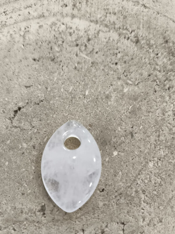 Colgante lágrima en cuarzo blanco