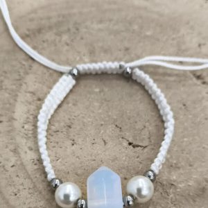 Pulsera de ópalo en macramé