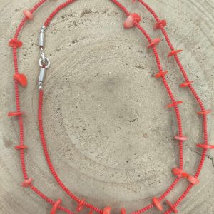 Collar coral rojo