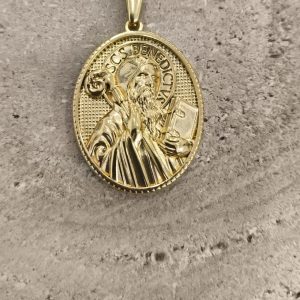 Medalla de San Benito en acero dorado