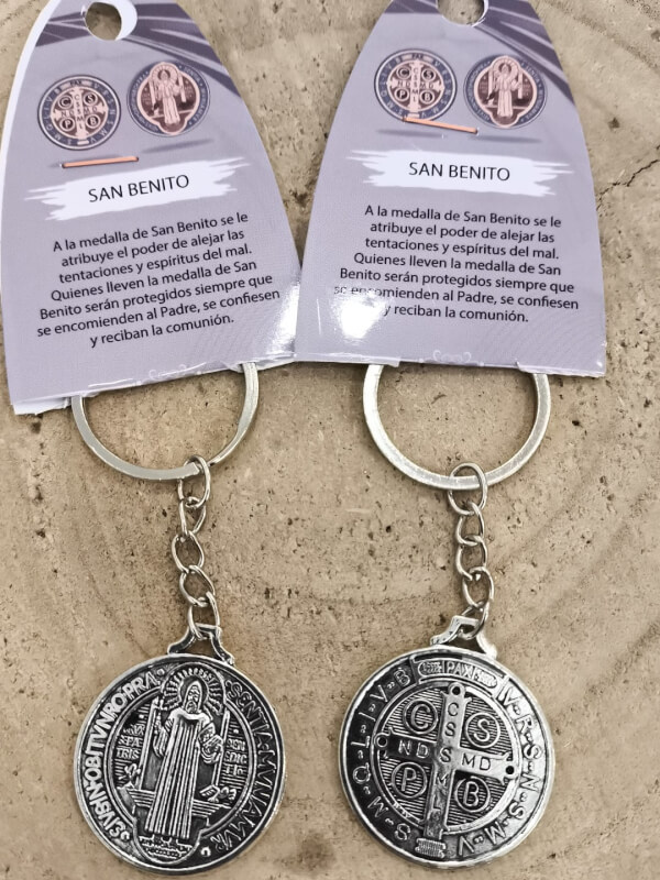 Llavero medalla de San Benito