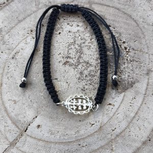 Pulsera Cruz de Caravaca en macramé negro y plata de ley