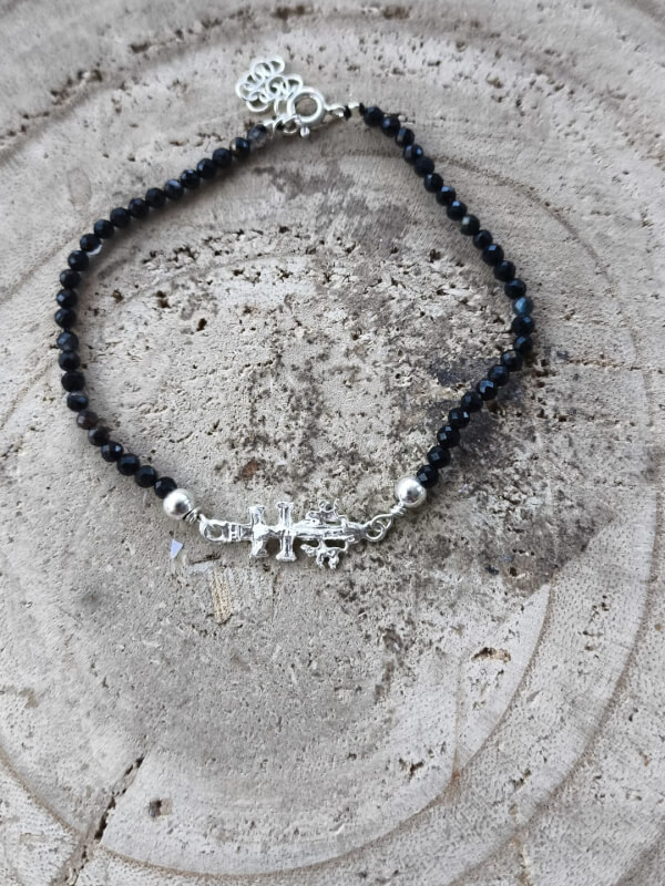 Pulsera Cruz de Caravaca y Turmalina Negra en Plata de Ley