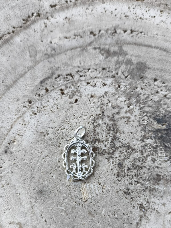 Colgante Cruz de Caravaca en plata de ley