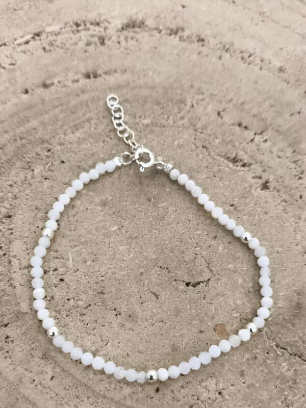 Pulsera de piedra luna facetada en plata de ley