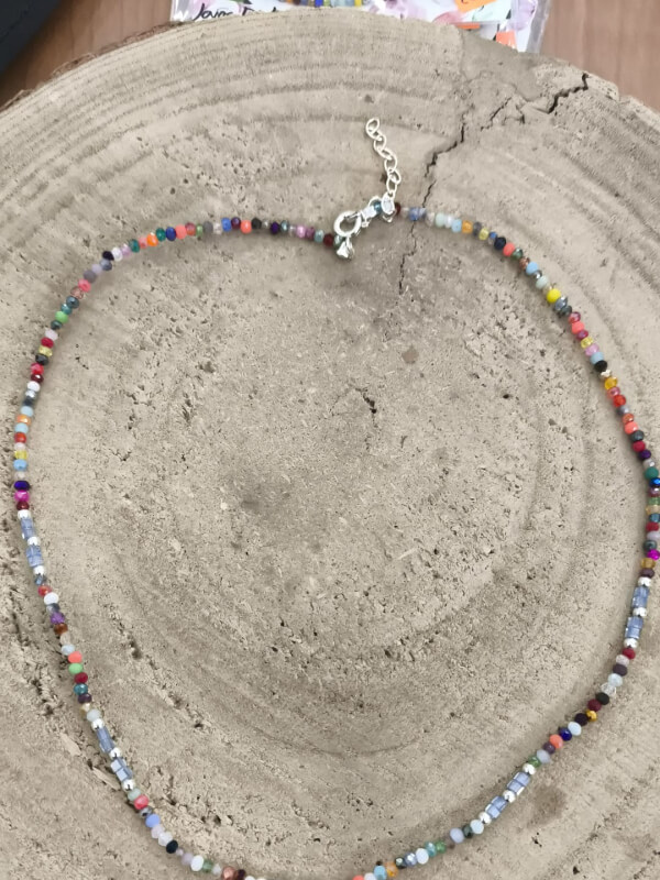 Gargantilla de cristal multicolor en plata de ley