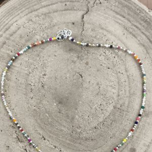 Gargantilla de cristal multicolor con bolitas de plata de ley