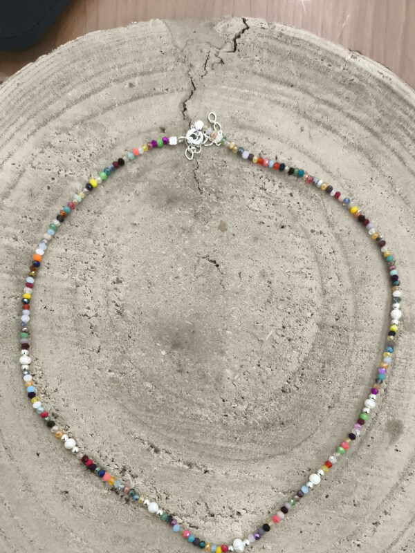 Gargantilla de cristal multicolor con perlas en plata de ley