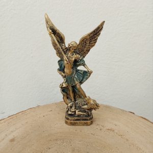 Estatua arcangel san Miguel